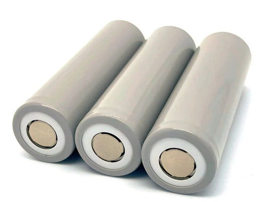 Düşük sıcaklık 3.7v Inr21700 4000mah Yüksek boşaltma hızı 40a Uzun döngü ömrü 1000 döngü Li-ion 21700 Pil hücresi