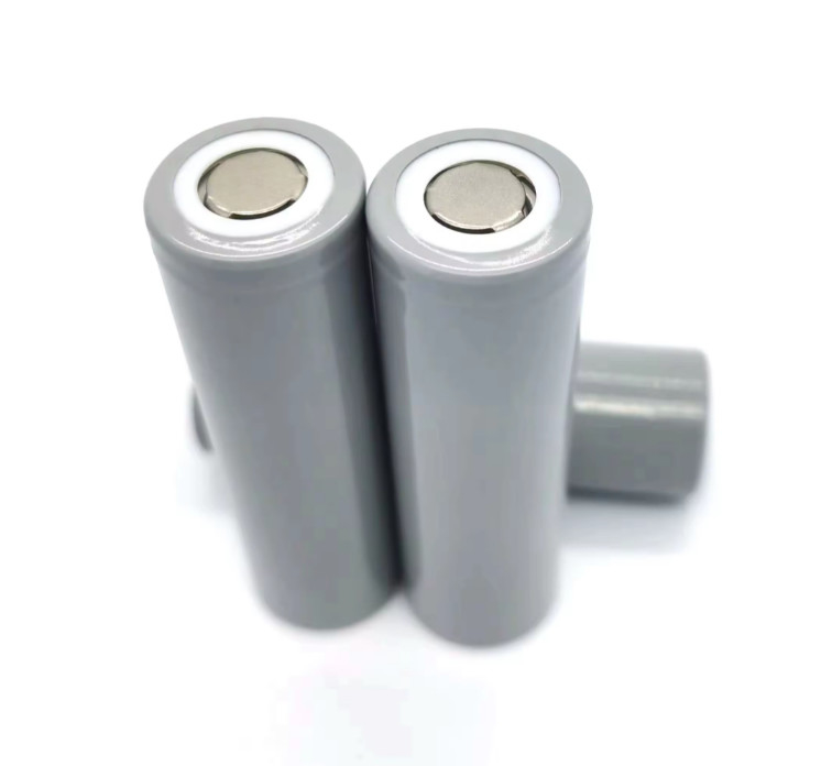 Düşük sıcaklık 3.7v Inr21700 4000mah Yüksek boşaltma hızı 40a Uzun döngü ömrü 1000 döngü Li-ion 21700 Pil hücresi